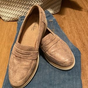 Collection by Clark. Metallic pink/bronze color loafer.  Size 8